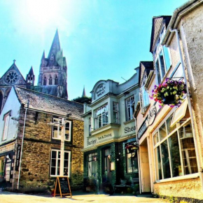 Old Bridge Street EN SUITE ROOMS, ROOM ONLY next to Cathedral, Truro